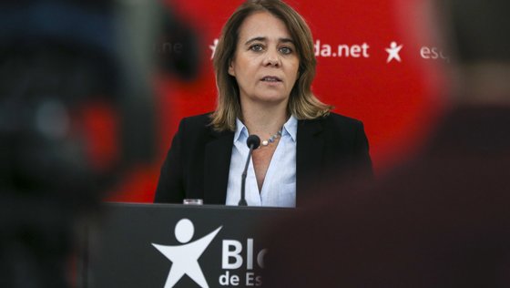 Catarina Martins diz que, sem maioria absoluta, o PS deve repensar-se e negociar à esquerda