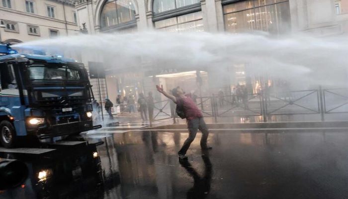 Milhares de pessoas protestaram em Roma e em Genebra contra restrições da pandemia