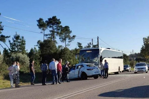 Um morto e 15 feridos leves em acidente entre autocarro e automóvel na Batalha