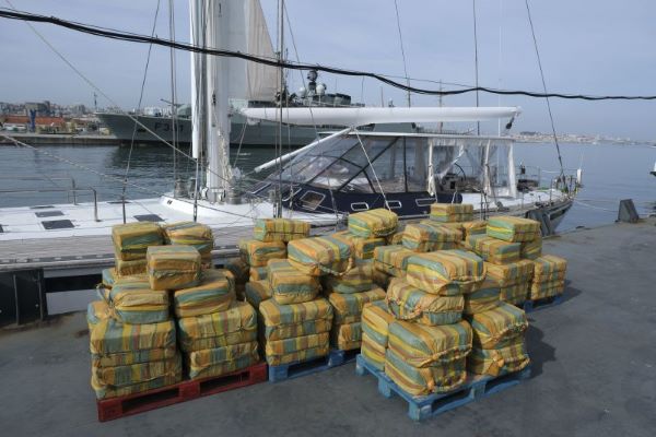 “Maré Branca”. Traficantes detidos em veleiro com 5,2 toneladas de cocaína são dois espanhóis e um peruano