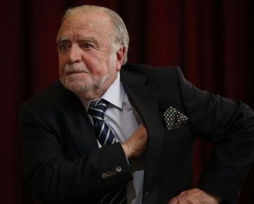 Associação Académica de Coimbra atribui título de sócio honorário a Manuel Alegre