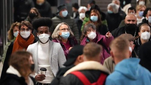MUNDO | Europa reforça restrições e apelos contra quinta vaga de covid-19