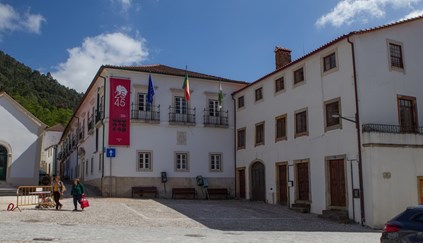 Câmara Municipal de Góis distinguida com bandeira “Autarquia Mais Familiarmente Responsável”