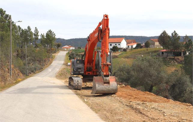 Proença-a-Nova | Caminho Municipal entre Peral e Vale da Mua está a ser beneficiado