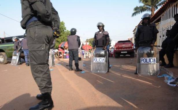 Embaixada em Bissau pede aos portugueses que fiquem em casa