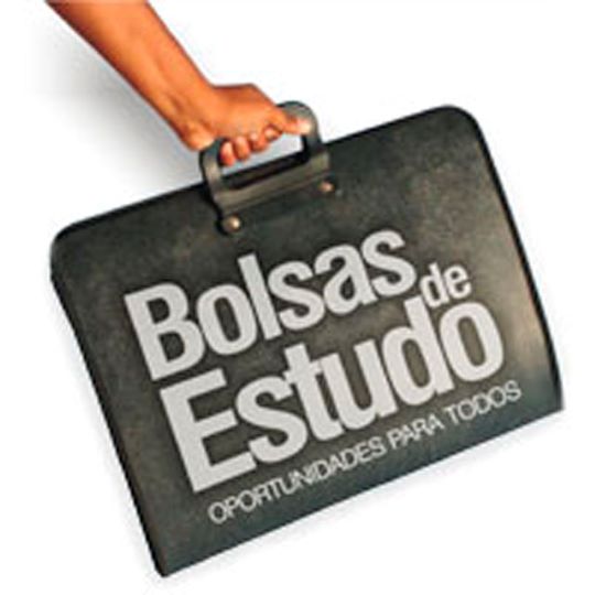 Contemplados alunos do Ensino Superior e bombeiros: ESTUDANTES PAIVENSES COM 16 BOLSAS DE ESTUDO ATRIBUÍDAS PELA CM DE CASTELO DE PAIVA