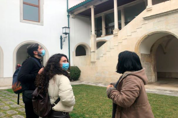 Oriundos da Universidade do Porto: Alunos de arquitetura estudam varanda quinhentista do edifício dos Paços do Concelho de Cantanhede