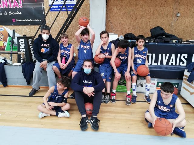 ATLETAS DA EQUIPA DE MINIS 12 VOLTARAM A PARTICIPAR NUM TORNEIO EM COIMBRA