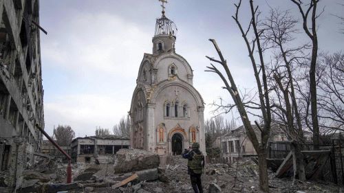 UCRÂNIA | Zelenskyy denuncia crimes de guerra em Mariupol