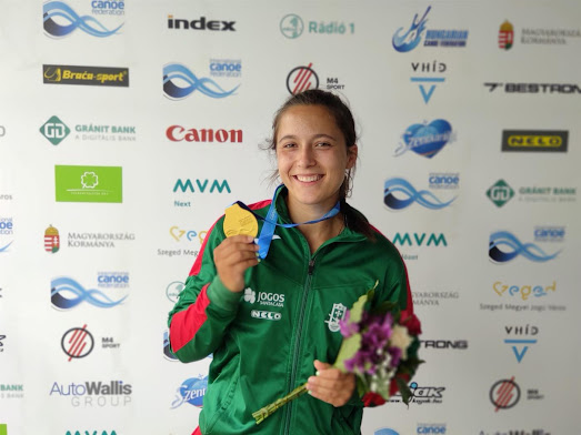 Beatriz Fernandes conquista medalha de ouro no Mundial júnior de canoagem