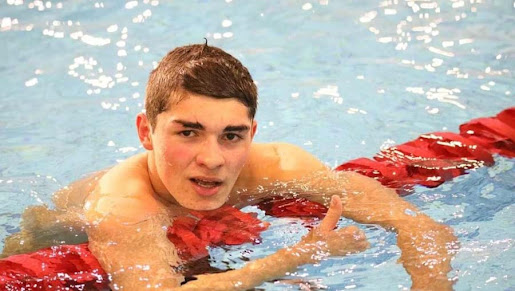 Diogo Ribeiro ganha segunda medalha de ouro no mundial de juniores de natação