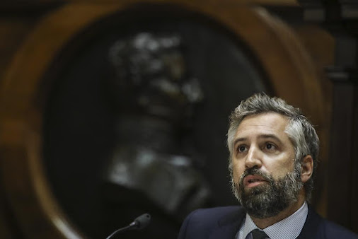 Empresa familiar de Pedro Nuno Santos: Pai fez ajuste direto com o Estado. Ministro arrisca demissão