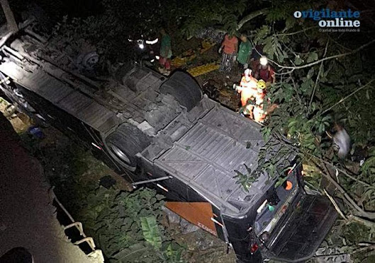 Autocarro de equipa de futebol cai de uma ponte no interior do Brasil, pelo menos quatro mortos