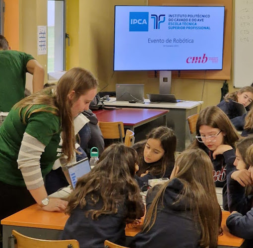 Barcelos | Estudantes do IPCA ensinaram alunos do Conservatório de Música de Barcelos a programar robôs