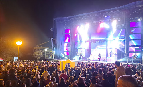 Música e fogo de artifício marcaram a entrada em 2024. Milhares de pessoas nas festas de Fim de Ano em Cantanhede e Praia da Tocha