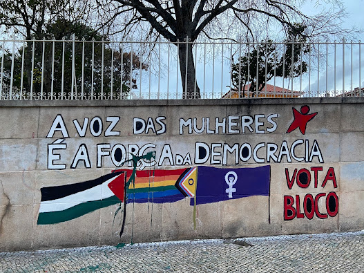 Bloco dedica mural aos direitos das mulheres
