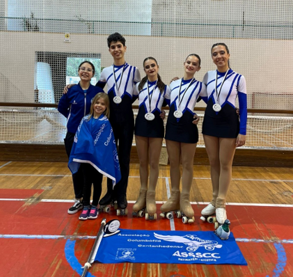 PATINAGEM ARTÍSTICA DA SOCIEDADE COLUMBÓFILA CONQUISTA CAMPEONATO REGIONAL DE SOLO DANCE