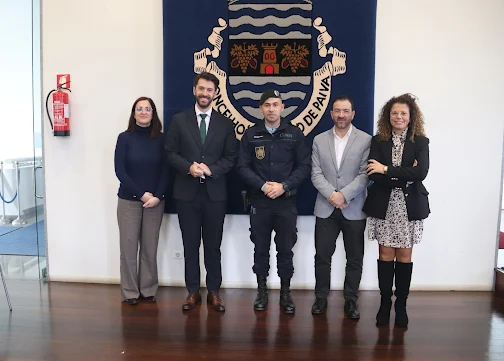 Recebido em audiência pelo edil Ricardo Cardoso. NOVO COMANDANTE DA GNR DE CASTELO DE PAIVA APRESENTOU CUMPRIMENTOS NA CÂMARA MUNICIPAL