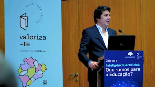 Mais de 240 Professores no Colóquio que debateu o papel da Inteligência Artificial na educação