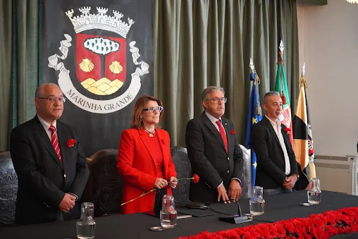 ASSEMBLEIA MUNICIPAL DA MARINHA GRANDE EVOC​OU O 25 DE ABRIL COM HOMENAGEM À DEMOCRACIA E AO PODER LOCAL