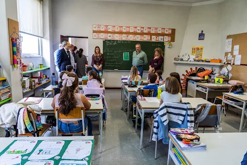Nova organização da resposta educativa na freguesia de Veiros para o próximo ano letivo. O Jardim de Infância funcionará na Escola das Cabeças e o 1.º ciclo na Escola do Pinheiro.