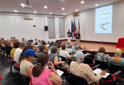 No âmbito do projeto Tardes Comunitárias, Leitura de textos sobre Afetos e Emoções foi o mote para a sessão na Biblioteca Municipal