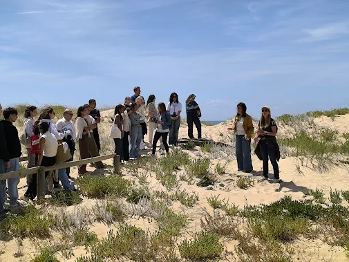 ALUNOS PARTICIPAM EM CONTROLO DE ESPÉCIES INVASORAS E VALORIZAÇÃO DO PATRIMÓNIO NATURAL NA PRAIA VELHA