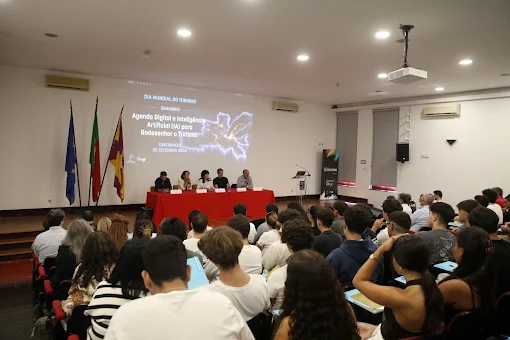 Cantanhede | Sessão na Biblioteca Municipal assinalou o Dia Mundial do Turismo. Seminário sobre os desafios da IA no Turismo reuniu uma centena de pessoas