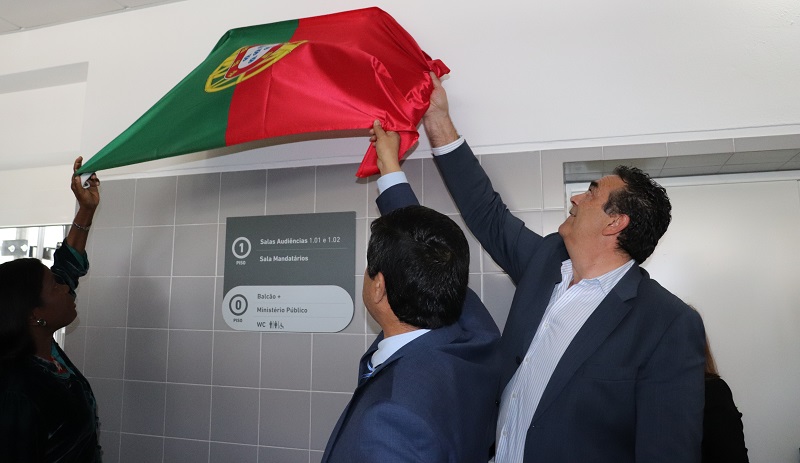 Lagoa | Ministra da Justiça visitou novo Juízo do Tribunal de Comércio de Lagoa