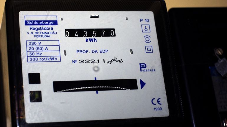IVA da eletricidade e do gás natural na potência mais baixa desce a partir de 1 de julho