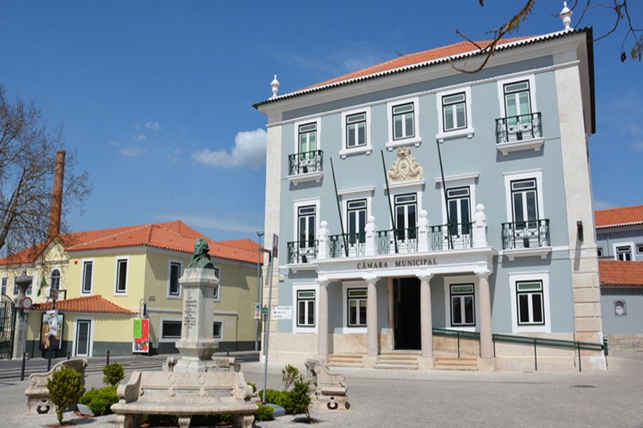 Marinha Grande | Câmara assina acordo com IRN para instalação de serviços no Atrium