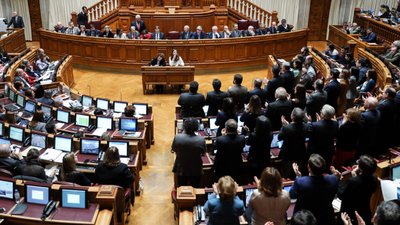Politica | Deputados aprovam contratos de muito curta duração até 35 dias em todos os setores