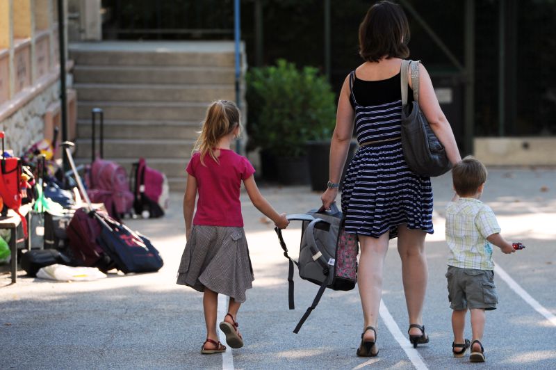 Sociedade| Publicado decreto-lei que permite pais acompanharem filhos no primeiro dia de escola
