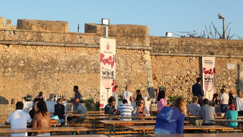Portimão | Vinhos de Portimão vão à Praia da Rocha