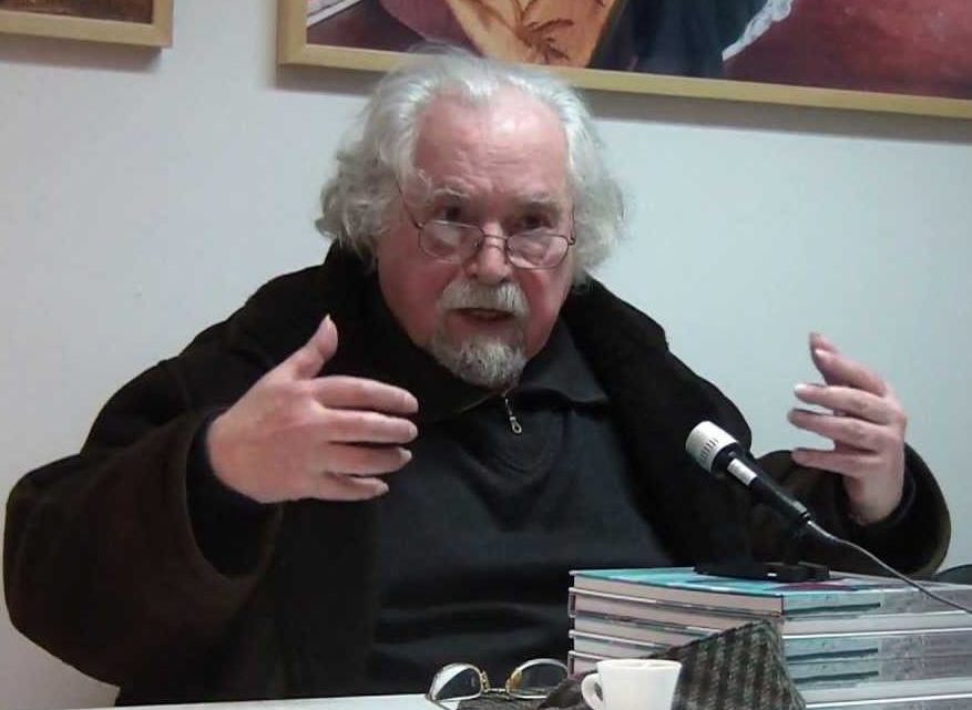 Coimbra, 29 jul 2019 (Lusa) – O PCP e o Movimento Cidadãos por Coimbra (CpC) lamentaram hoje a morte de Louzã Henriques, aos 85 anos, assinalando a luta contra o fascismo e o exemplo para as novas gerações daquele médico e intelectual comunista. “Com profundo pesar, a DORC [Direção da Organização Regional de Coimbra] do PCP reafirma a importância do exemplo de Manuel Louzã Henriques, na luta em defesa da cultura enquanto direito, na luta contra o fascismo, na luta pelas conquistas e valores de Abril no futuro de Portugal, na luta pela construção de uma sociedade nova, sem exploradores, nem explorados”, afirma o partido em nota enviada à agência Lusa. No texto, o PCP endereça “as mais sentidas condolências à família” de Louzã Henriques, recordando diversos aspetos da vida do “abnegado resistente antifascista e militante comunista”. CpC “lamenta profundamente” a morte de Manuel Lousã Henriques, considerando-a uma “hora de tristeza para Coimbra, para a cultura portuguesa e para todos os que lutam por um mundo mais justo e mais fraterno”. O movimento de cidadãos lembra “a inteireza de caráter, a fraternidade viril com que incentivava os mais jovens à pesquisa e à ação e a larga visão humanista avessa ao sectarismo” de Louzã Henriques e deseja que a sua memória “seja vivida pelas gerações presentes e futuras de estudiosos, músicos, dançadores e poetas e fique condignamente inscrita na toponímia da Coimbra que tanto lhe deve”.   Mais em https://aveiro123.blogspot.com/2019/07/coimbra-pcp-e-cpc-expressam-pesar-e.html