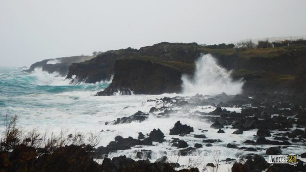 Açores: Furacão Lorenzo deve atingir “todo o arquipélago” na quarta-feira