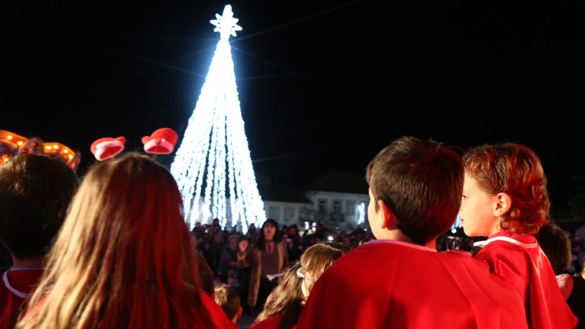 Natal com “um mundo de sonhos” em Estarreja, 175 “pequenas” vozes, luzes e Pai Natal na abertura da época mais especial do ano