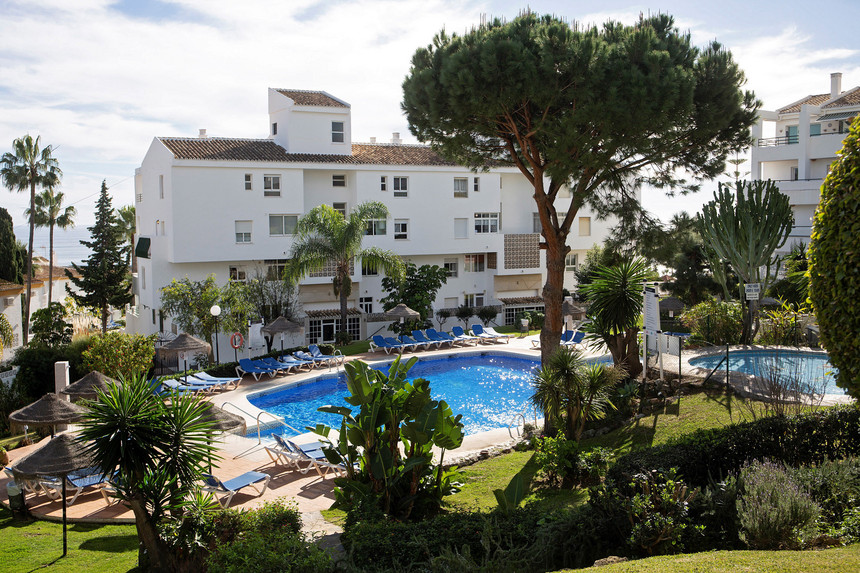 Polícia espanhola investiga sistema de sucção em piscina onde morreram três pessoas