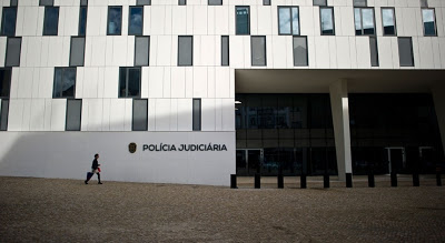 PJ efetua buscas em instituições bancárias, associação, domicílios e sedes de empresas