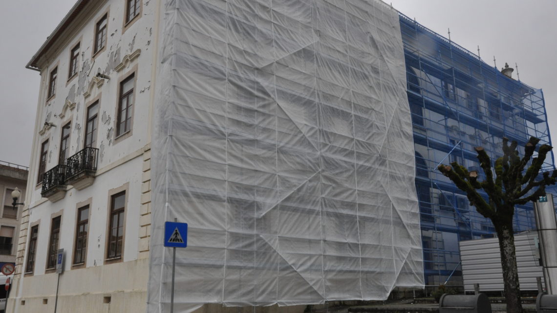 Obra de beneficiação do Edifício da Câmara Municipal de Figueiró dos Vinhos em execução