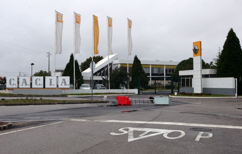 Covid-19: Renault para produção da fábrica de Cacia, Aveiro