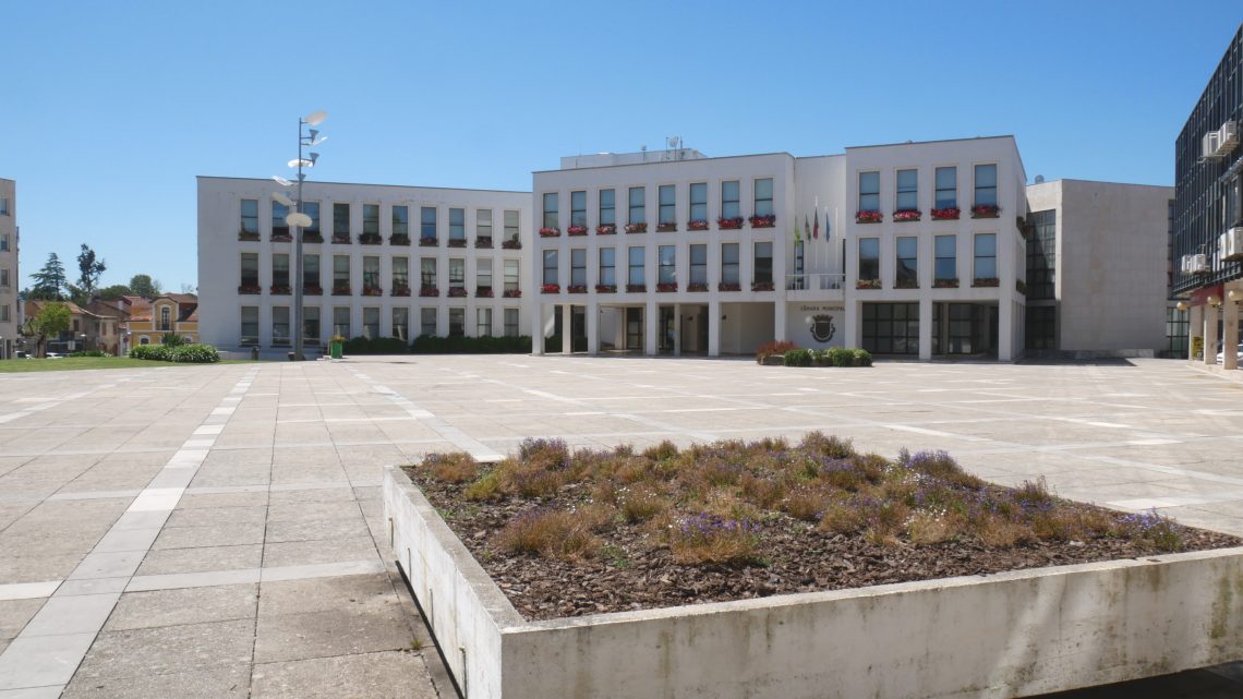 Câmara de Águeda firma protocolo com Universidade de Aveiro