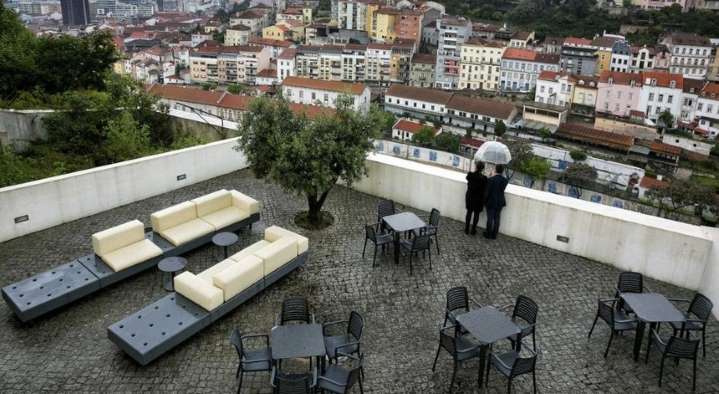 Coimbra admite ampliação de esplanadas e isenta taxas até final do ano