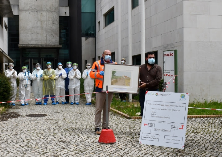 Torres Vedras | CÂMARA MUNICIPAL HOMENAGEOU PROFISSIONAIS QUE ESTÃO NO COMBATE À COVID-19