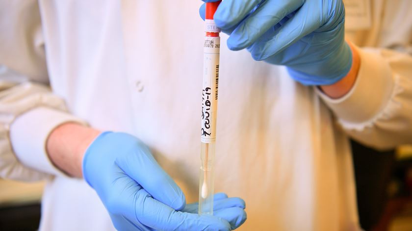 OMS suspende testes com hidroxicloroquina, o medicamento sugerido por Trump