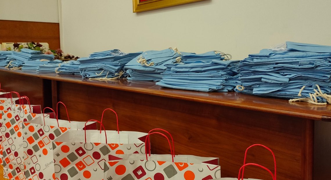SILVES | POLOS DE EDUCAÇÃO AO LONGO DA VIDA DO CONCELHO DE SILVES COSTURAM MAIS DE UMA CENTENA DE FATOS DE PROTEÇÃO INDIVIDUAL PARA IPSS