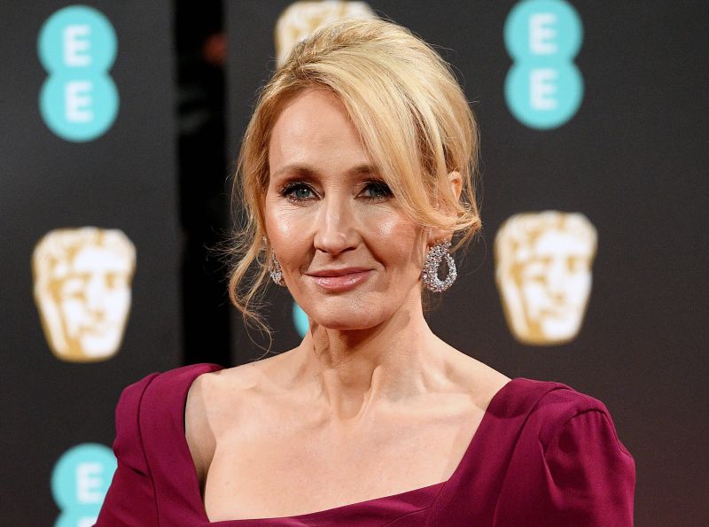 Escritora J.K. Rowling rejeita ligação de universo Harry Potter à Livraria Lello