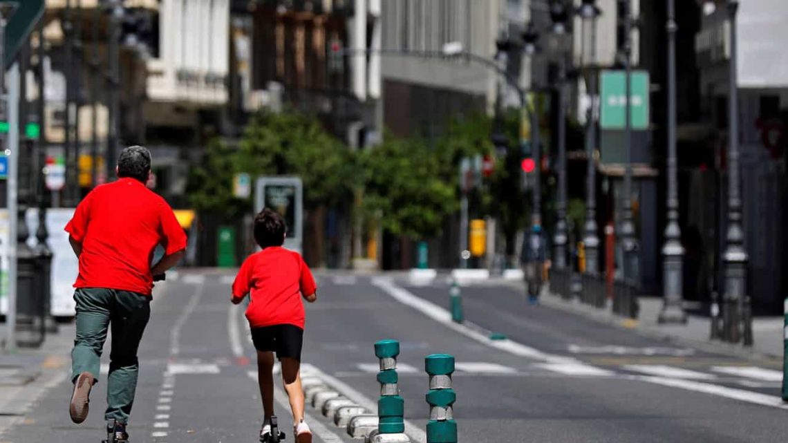 Governo de Espanha pede responsabilidade nos primeiros passeios e prática desportiva