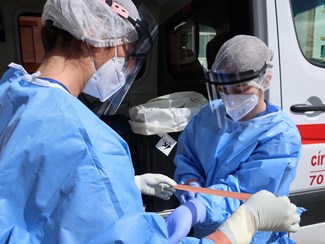 Covid-19: Investigadores estudam forma personalizada de prever evolução da infeção