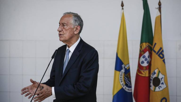 Marcelo admite “diferenciações regionais” na reabertura económica